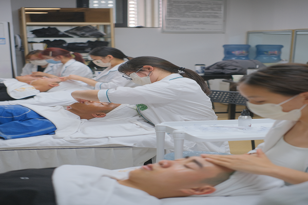 做美容行業需要具備什么條件